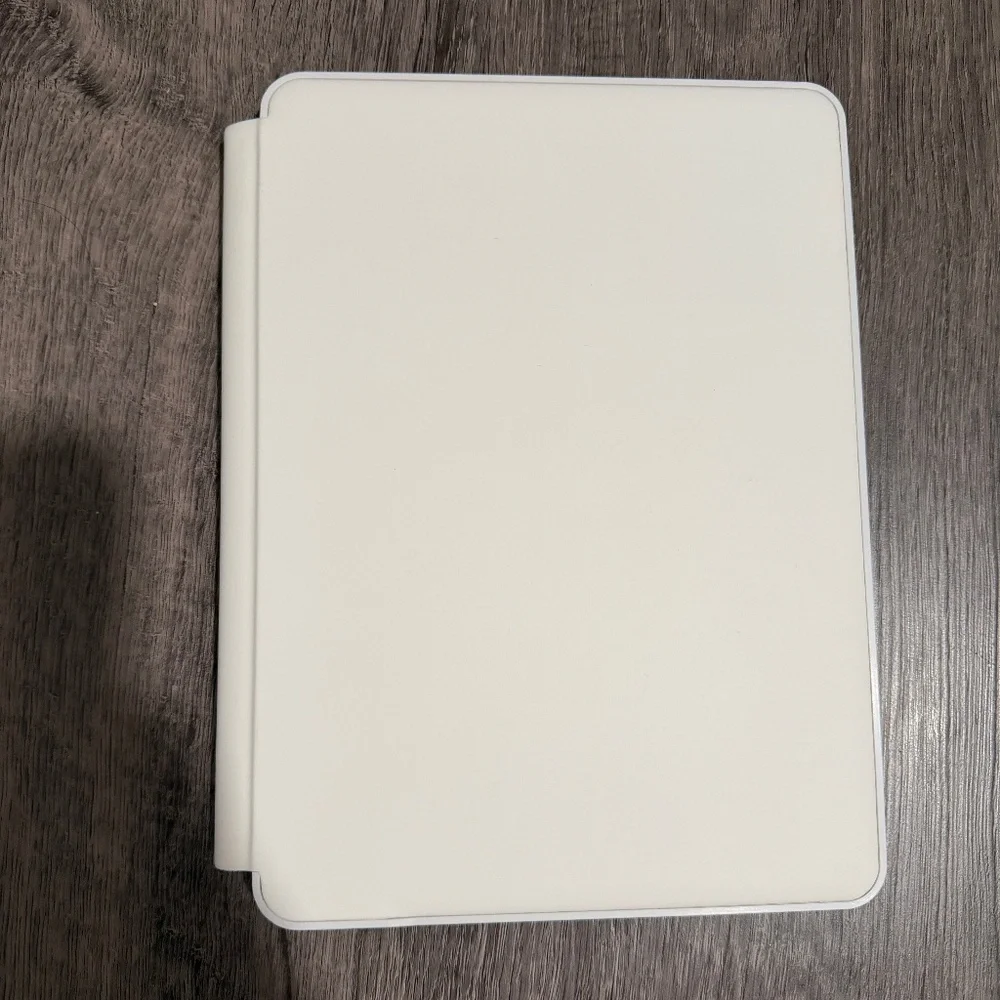 iPad Case with Backlit Keyboard – Magnetic, White